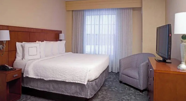 Двухместный люкс c 1 комнатой Courtyard by Marriott Aberdeen at Ripken Stadium