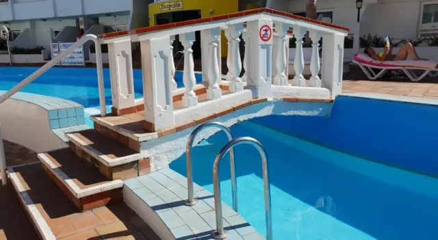 Апартаменты Casa Las Flores with heated pool, only 490 meters to the beach, balcony, wifi
