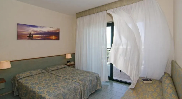 Трёхместный номер Standard с видом на море Hotel Paris