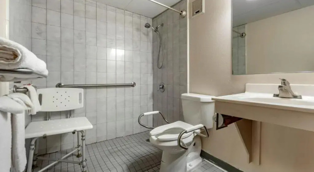 Номер Standard Econo Lodge Hays I-70