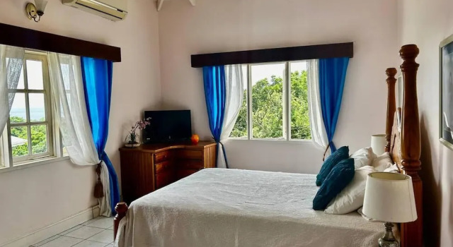 Вилла Luxury 5-Bed Villa in Tobago The Big Yellow House