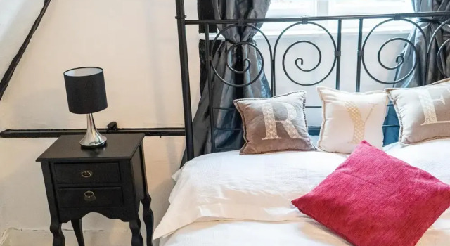 Crooked Loft - Super Central Stunning Views Sleeps 4