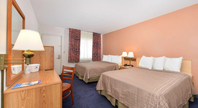 Четырёхместный номер Standard Americas Best Value Inn Ashtabula/Austinburg