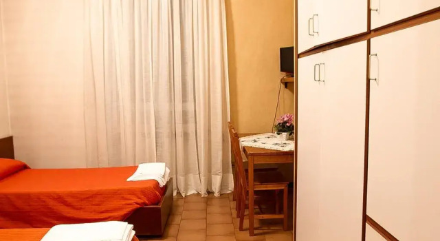 Residenza Miola S.a.s., Забронировать Отель Отели в центре Саронно, в центре, Завтраки