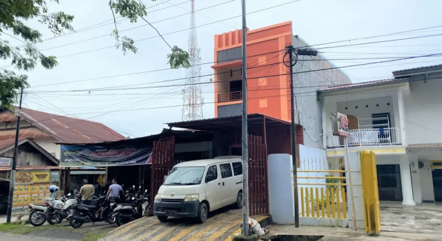 Guest House Idola Palopo, Book Guesthouse Hotels in Sulawesi with Parking, Parking
