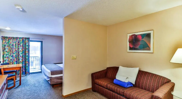 Семейный люкс Polynesian Hotel & Suites Wisconsin Dells/Lake Delton
