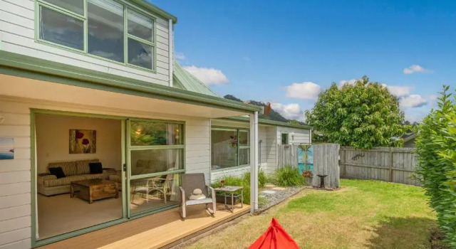 Beach Beauty - Pauanui Holiday Home, Rezerwuj Hotel Hotele w Auckland Region z parkingiem, Parking