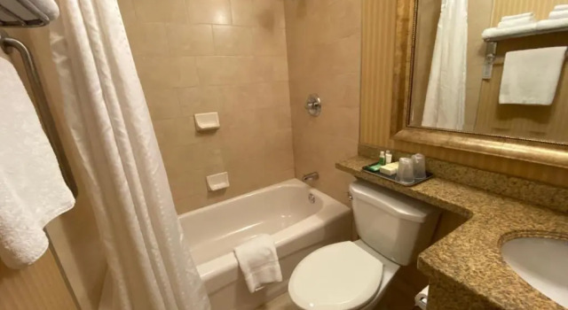 Четырёхместный семейный номер Standard Inn on Prince Hotel & Conference Centre, an Ascend Collection Hotel