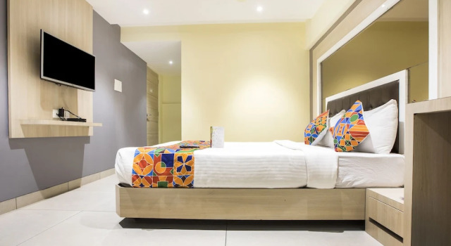 Номер Executive FabHotel Pranava Navi Mumbai