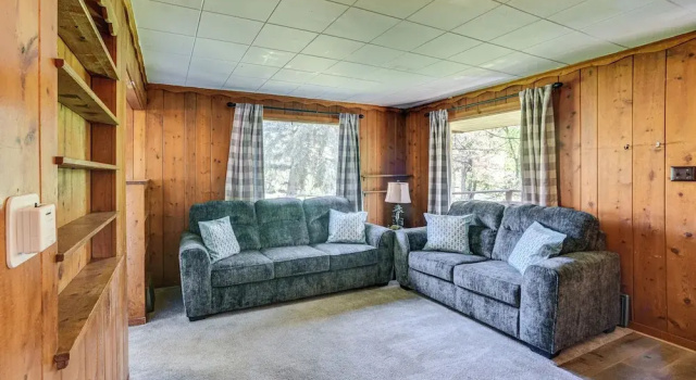 Dog Friendly: Cabin w/ Yard & Mtn Views in Cascade