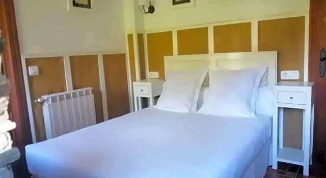 Las Rocas, Prenota Hotel Vega de Valcarce 