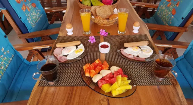 Dennis Holiday Bungalow, Rezerwuj Hotel Hotele w Amlapura z parkingiem, Parking