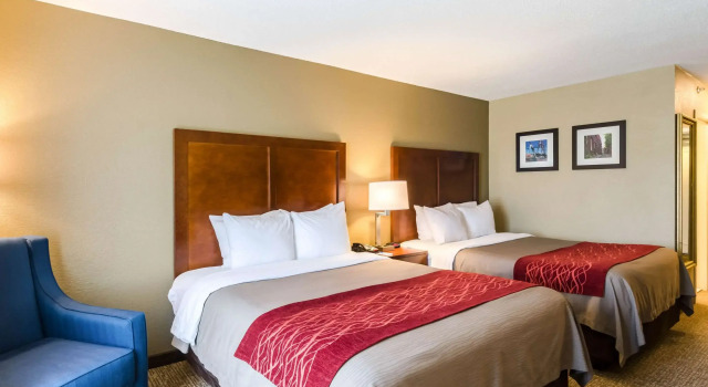 Четырёхместный номер Standard Comfort Inn Randolph-Boston