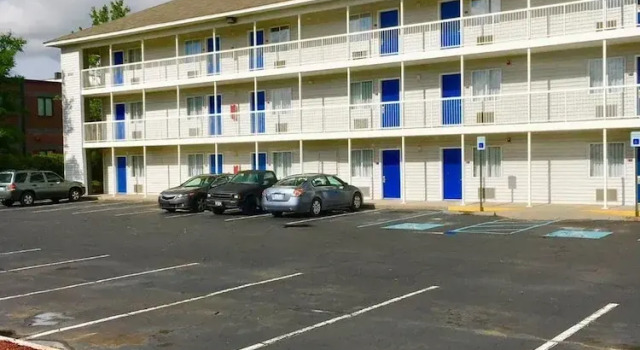 InTown Suites Extended Stay North Charleston SC - Rivers Ave, Забронировать Апарт-отель Северный Чарльстон 