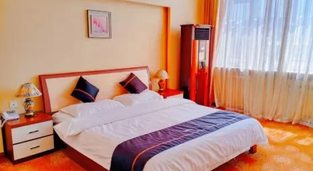 Люкс Chifeng zunya business hotel