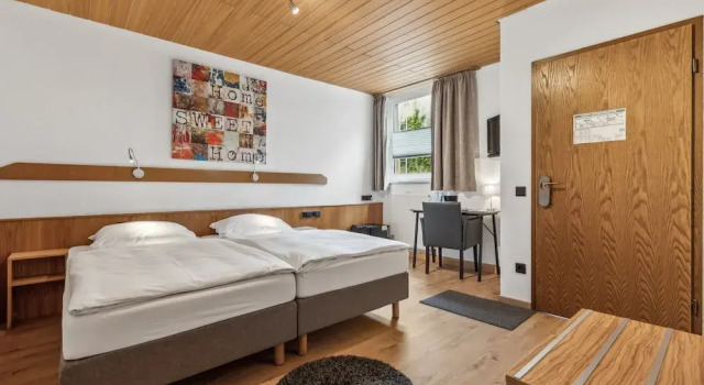 Hotel zum Erwin, Забронировать Отель Карлсруэ Баден-Вюртемберг, рядом с Рождественский рынок в Дурлахе