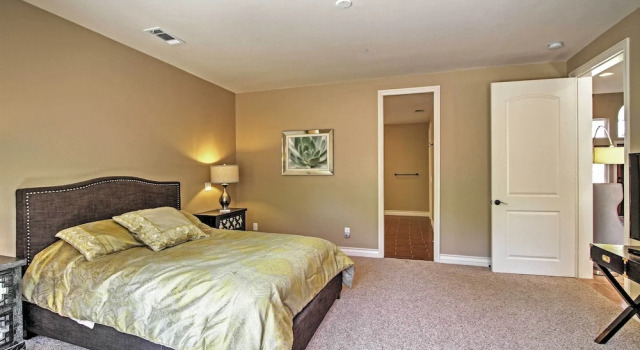 Коттедж Roomy Home w/ Deck, 5 Mi to Lake Arrowhead Village