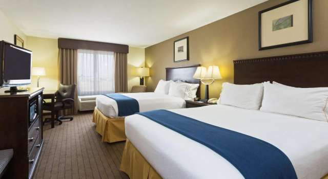 Четырёхместный номер Standard Holiday Inn Express & Suites Moultrie by IHG