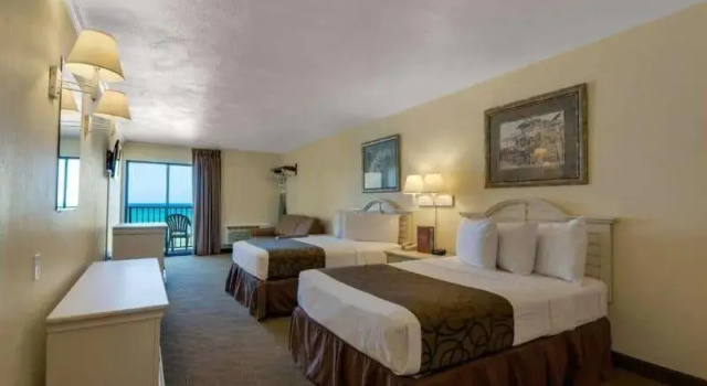 Четырёхместный номер Standard с видом на океан Ramada by Wyndham Panama City Beach Beachfront