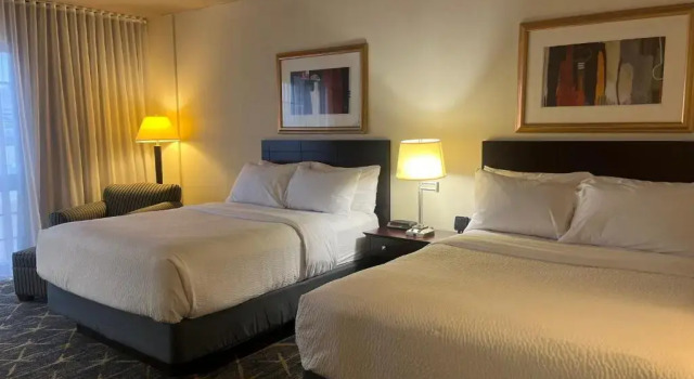 Четырёхместный номер Standard Holiday Inn & Suites Springfield - I-44 by IHG