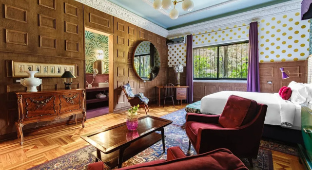 Номер Royal Pug Seal Polanco Anatole France