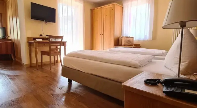 Двухместный номер Superior с балконом Hotel Astoria