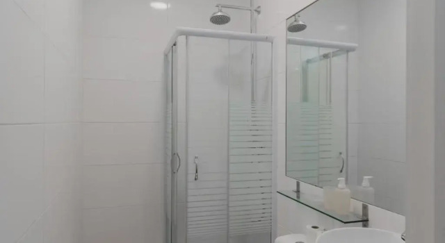Кровать в общем номере Ndussole Guest House