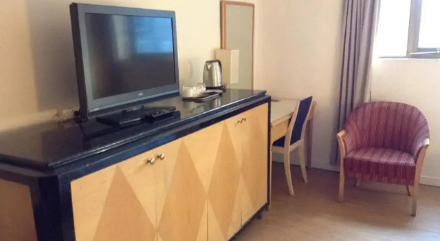 Четырёхместный номер Deluxe 高第商旅 Gaudi Hotel