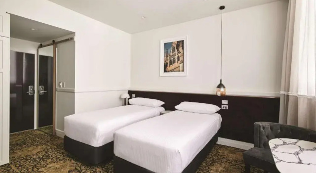 Perkins Twin room Rendezvous Hotel Melbourne