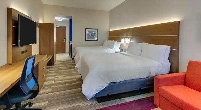 Четырёхместный люкс c 1 комнатой Holiday Inn Express & Suites - Nashville MetroCenter Downtown by IHG