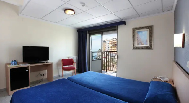 Номер Standard с балконом Hotel Bilbaino