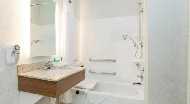 Номер Standard Holiday Inn Express Las Vegas Stadium Area by IHG
