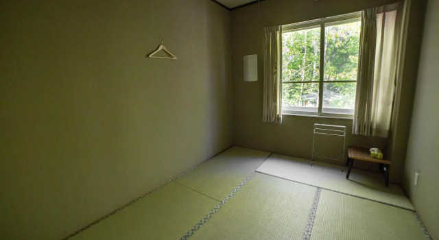Кровать в общем номере (мужской номер) Guesthouse Shirogane
