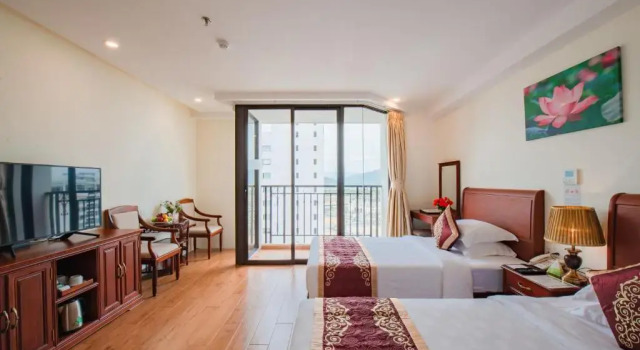 Двухместный номер Standard с видом на город Red Sun Nha Trang Hotel