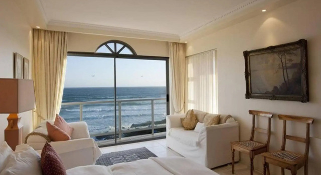 Hermanus Beachfront Lodge