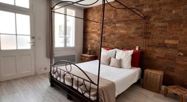 Superbe maison de ville, Забронировать Отель Нарбон Од, рядом с Музей рельефов в Нарбоне