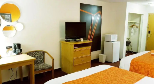 Четырёхместный номер Standard Howard Johnson by Wyndham Fort St. John