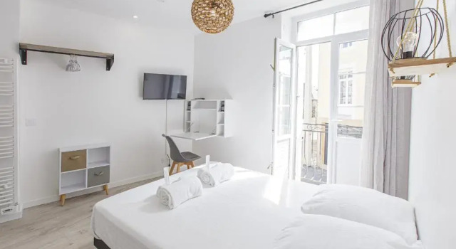 MOOVIE - Maison 3 chambres quartier Gare TGV, Varaa Hotelli Laval 