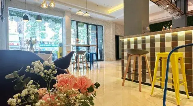 Campanile Hotel (Shenzhen Bao'an Liutang Subway Station), Rezerwuj Hotel Hotele w Shenzhen z parkingiem, Parking