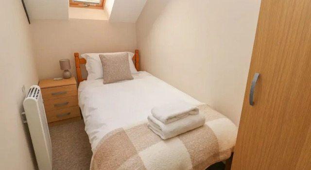 Kingfisher, Varaa Hotelli Llanwinio Glamorgan