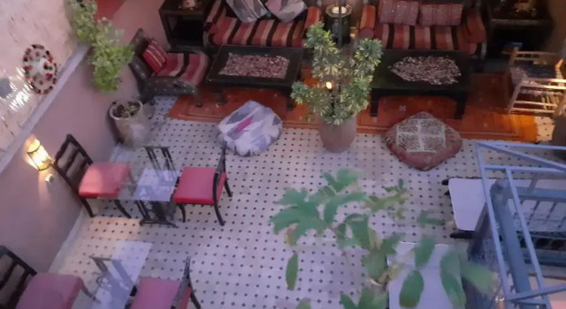 Camera Standard Riad Simon