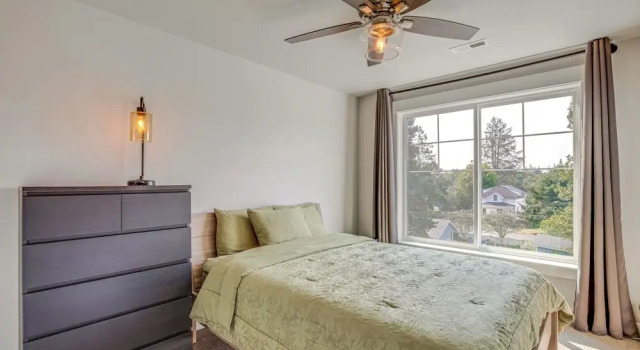 Beautiful Water Views: Coastal Oregon Townhome!, Prenota Appartamento  