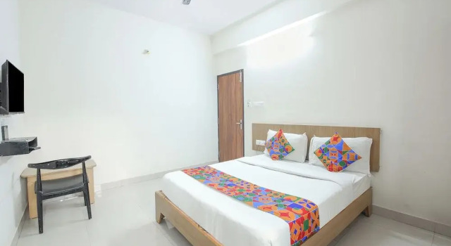 FabHotel Golden Grand Inn - Global Village, Rezervovat Hotel Bangalore Bangalore