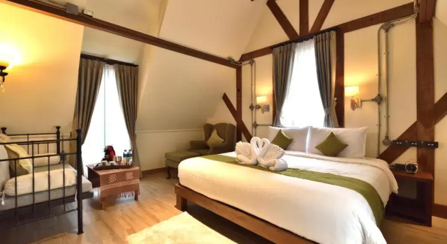 Полулюкс Le Charcoa Hotel