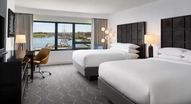 Четырёхместный номер Standard с видом на воду Renaissance Baltimore Harborplace Hotel