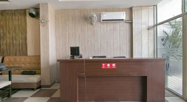 Vaccinated Staff- OYO 37441 Crown Resorts, Prenota Hotel Dera Bassi Punjab