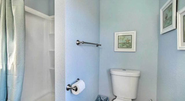 Коттедж Gold Beach Home w/ Hot Tub, 1/4 Mi to Beach