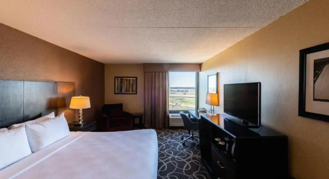 Номер Standard Crowne Plaza Newark Airport by IHG