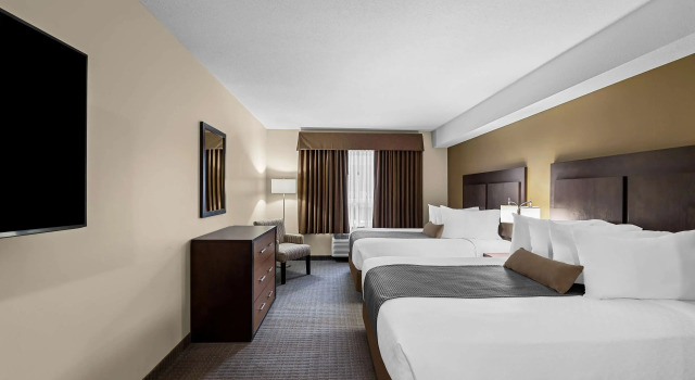 Четырёхместный люкс Best Western Plus Lacombe Inn and Suites