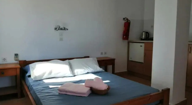 Vromolithos Studio In Spilia Leros, Prenota Hotel Vromolithos Partheni